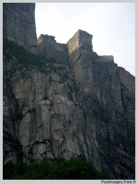 funimages images photo insolite extreme lieu norvege Preikestolen fjords falaise rocher
